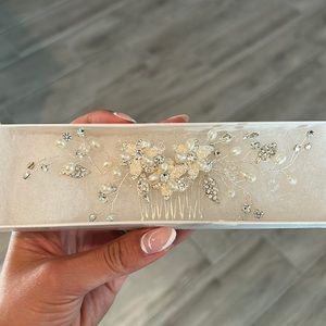 Bridal hair accessory